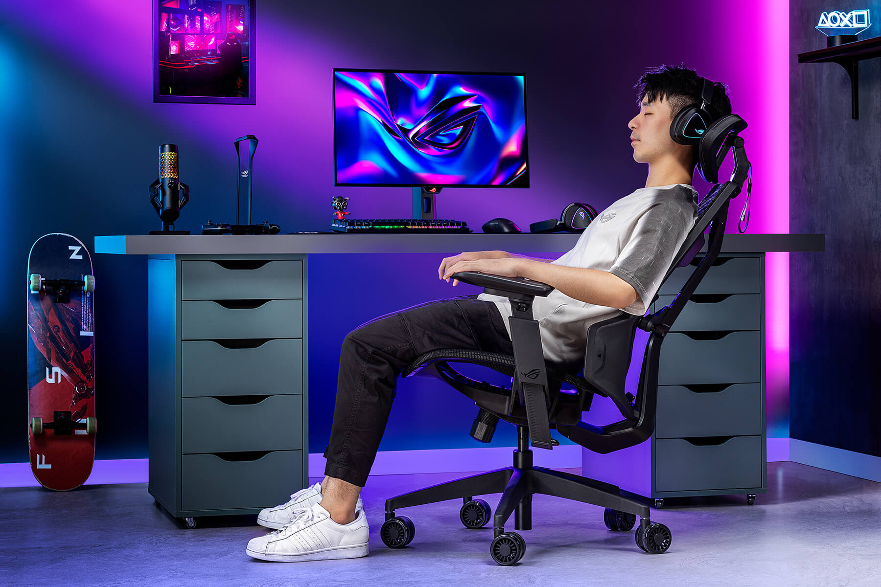A man is lying on the ROG Destrier Core and listening to music with ROG Delta II.