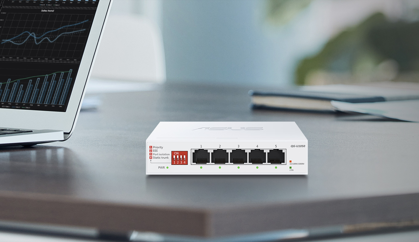 A QG-U1050 switch is placed on an office desk.