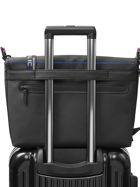 The bag can be fastened to the suitcase.
