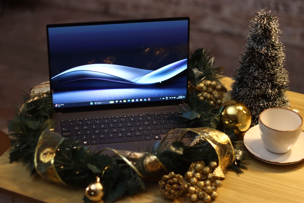 2024 ASUS Holiday GiftGuide