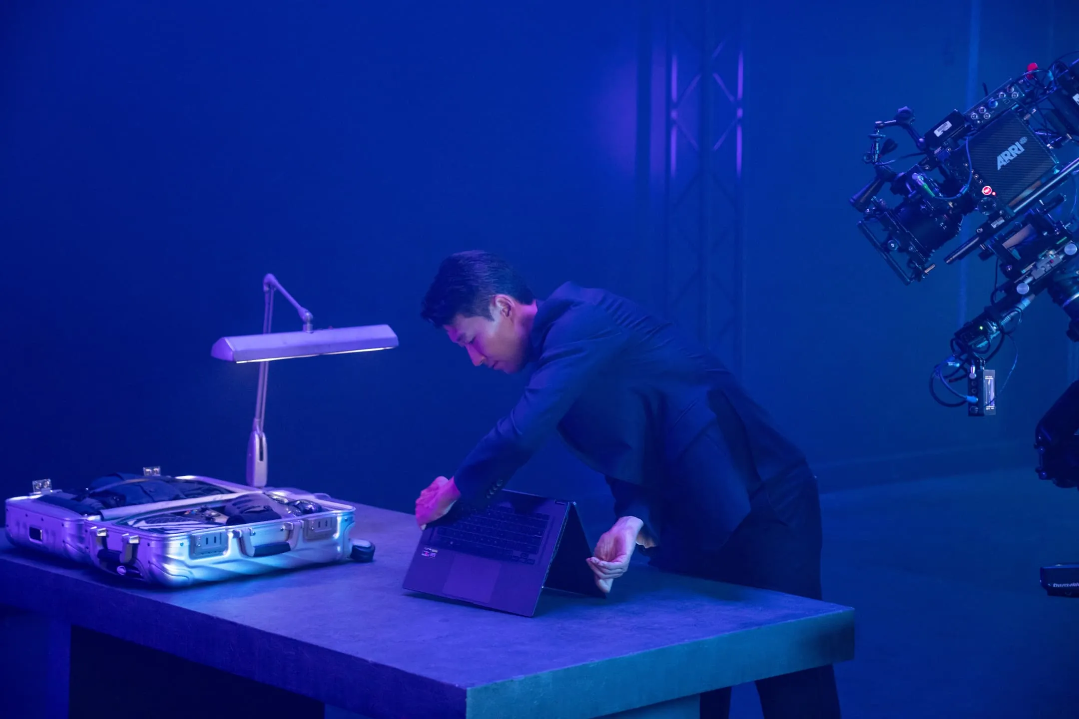 Son Heung-Min putting the Flow X16 laptop on a desk in tent mode.