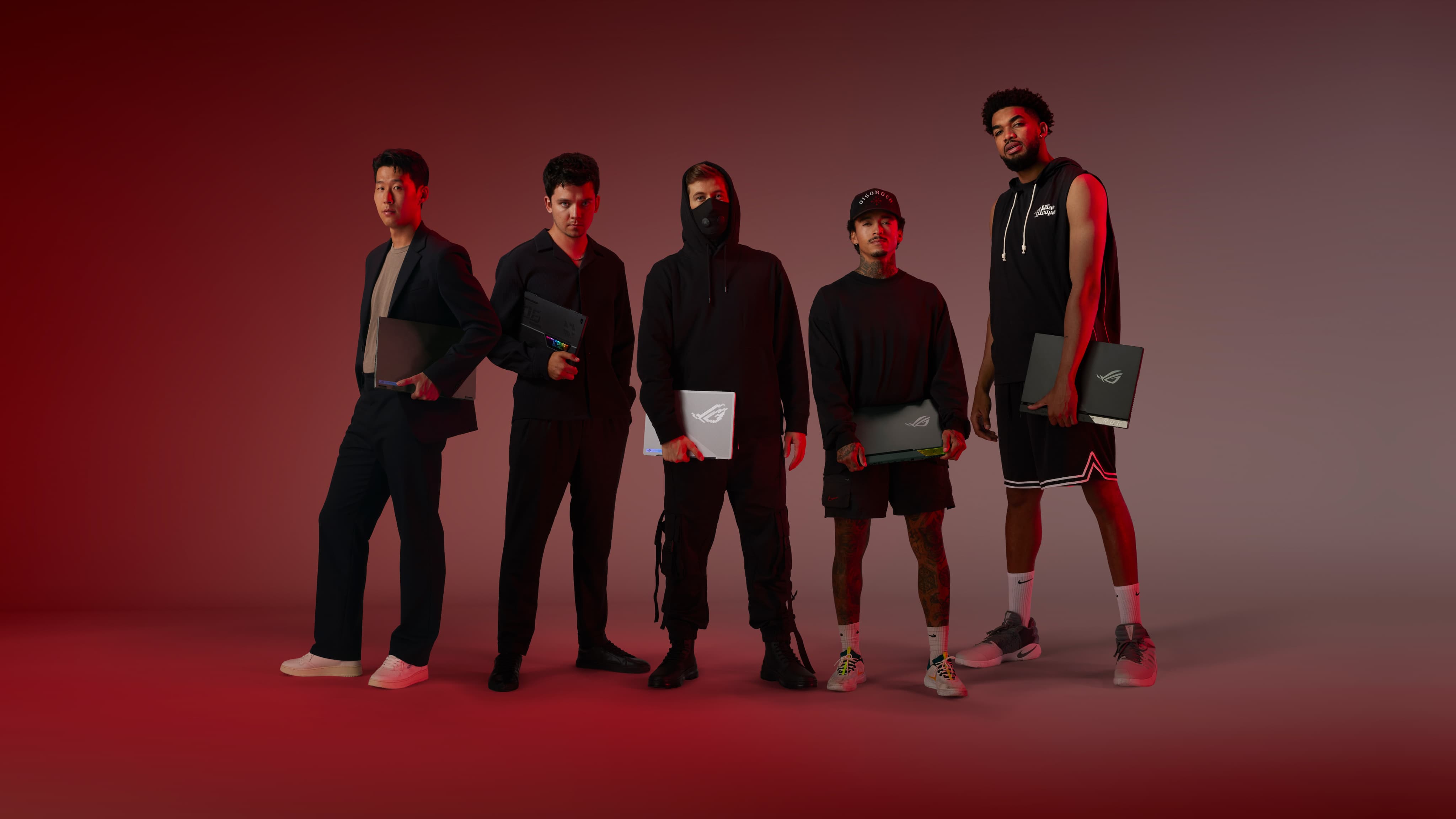 Son, Asa, Alan Walker, KAR, Nyjah holding ROG laptops