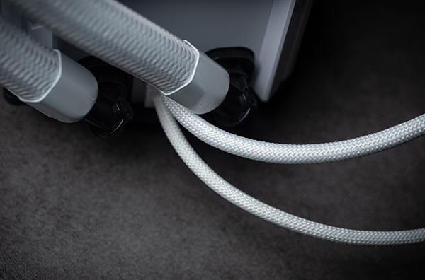 TUF Gaming LC III 360 ARGB LCD White Edition braided cable