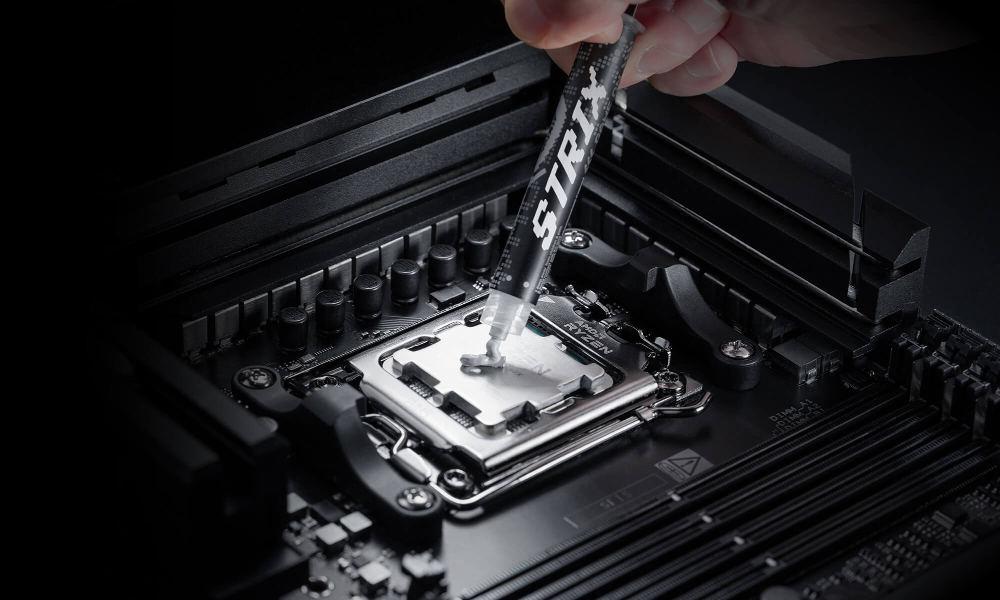 The ROG Strix RG-05 Performance Thermal Paste applied on the CPU.
