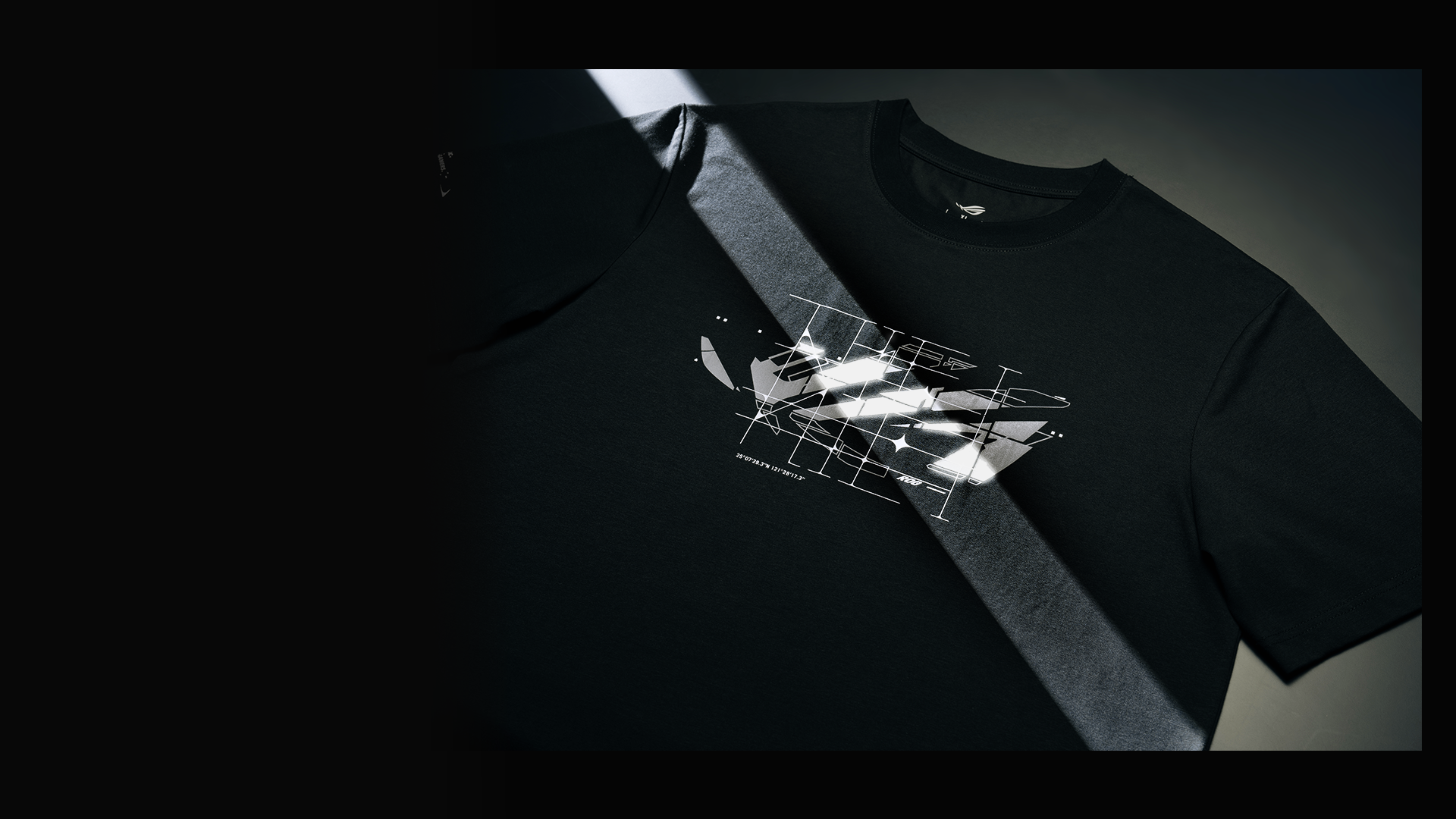 Water droplets on the surface of the ROG Apex Windbreaker to showcase the water-resistant outer material 