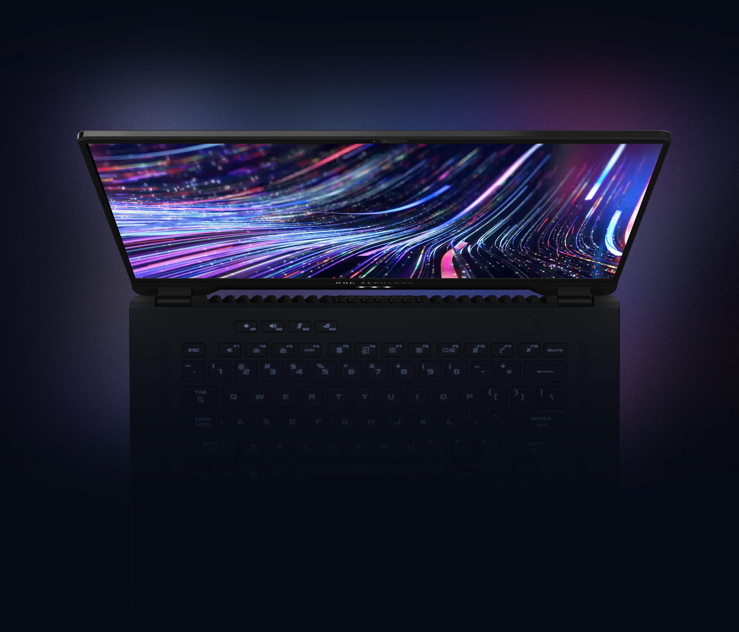 Ноутбук ROG Zephyrus M16 показан сверху. На его экране видны яркие неоновые полосы, иллюстрирующие четкость и цветовую насыщенность дисплея.