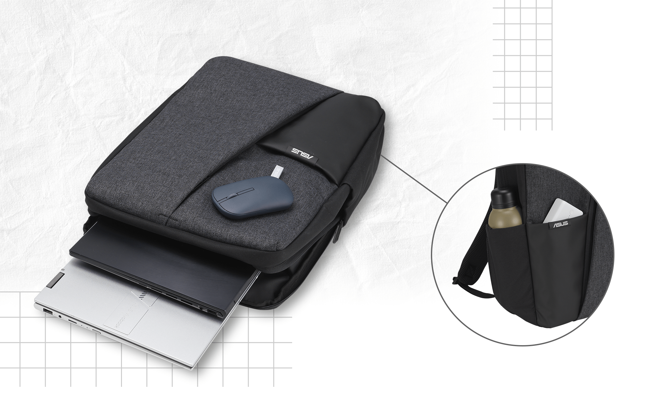 Batoh ASUS AP4600 se dvěma notebooky a myší. Na malých obrázcích je zachycena boční kapsa batohu, do které se vejde láhev s vodou, a přední kapsa, do které se vejde přenosná powerbanka.