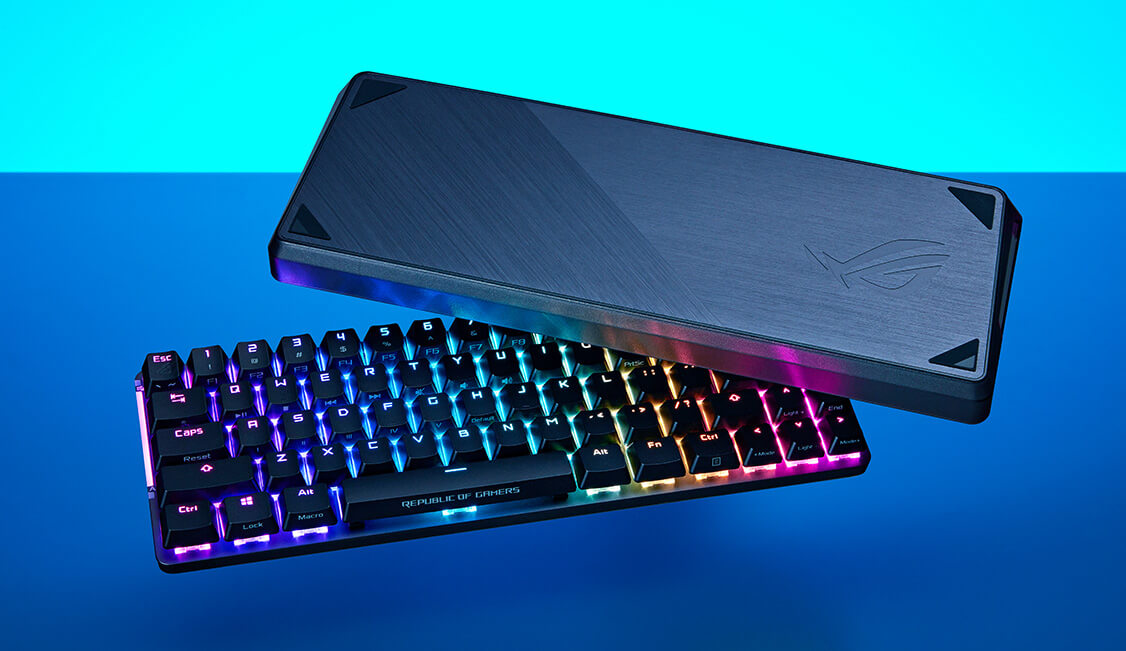 ROG Falchion Ace noir flottant dans l'air avec le couvercle en polycarbonate flottant au-dessus de lui