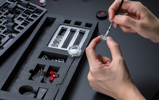 Lubing a switch with the bundle switch lubing kit from ROG Azoth