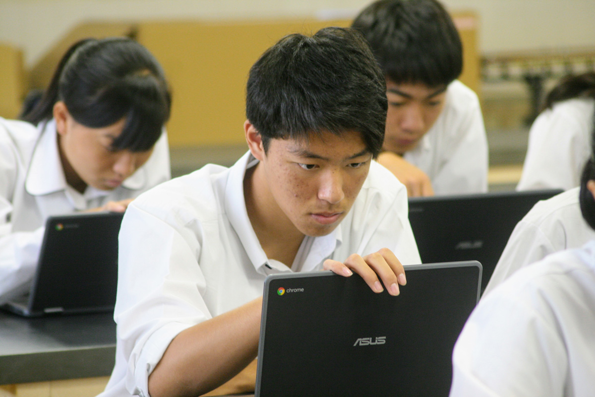 浜松聖星高等学校（後編_生徒用）: 実社会のトレンドを見据えた結果、たどり着いた Chromebook™ と G suite for Education