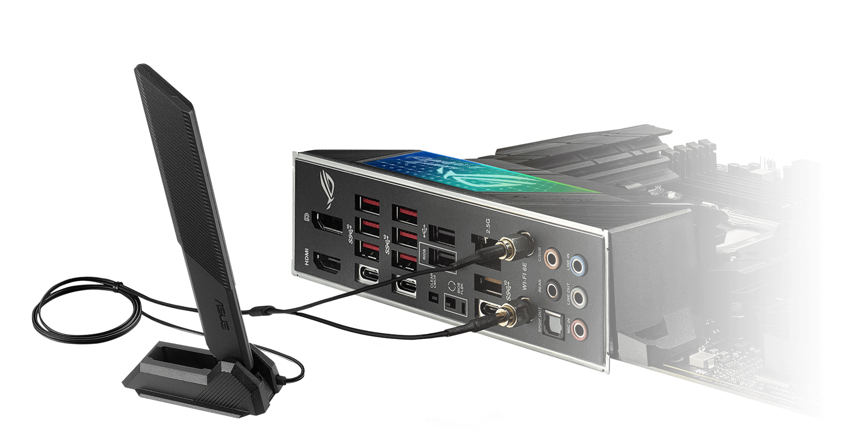 La ROG Strix X670E-F comprend le WiFi 6E, une antenne incluse et l’ethernet 2,5 Gb