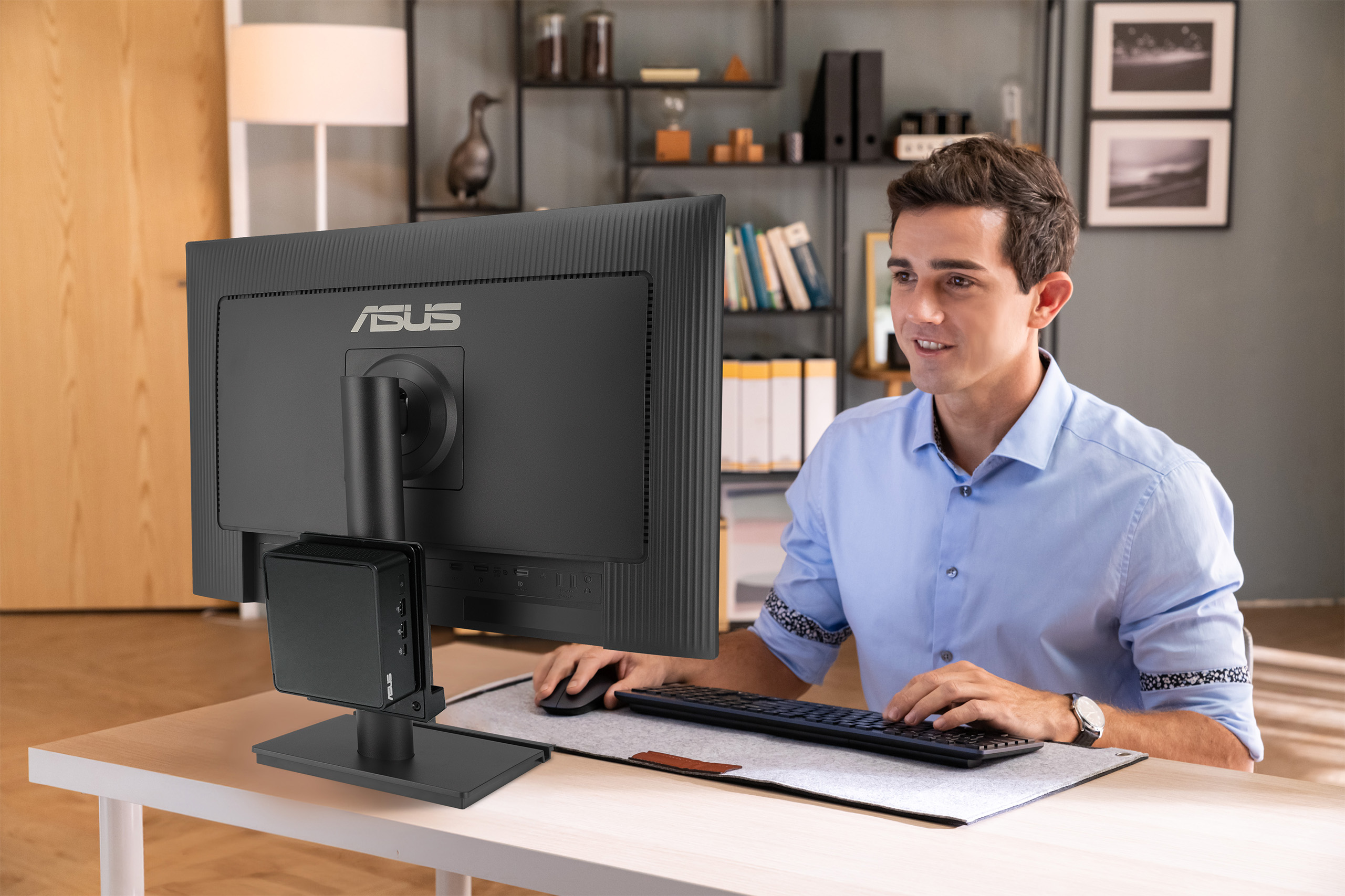 ZenScreen stand MTS03D with ZenScreen connected with laptop placing on the table