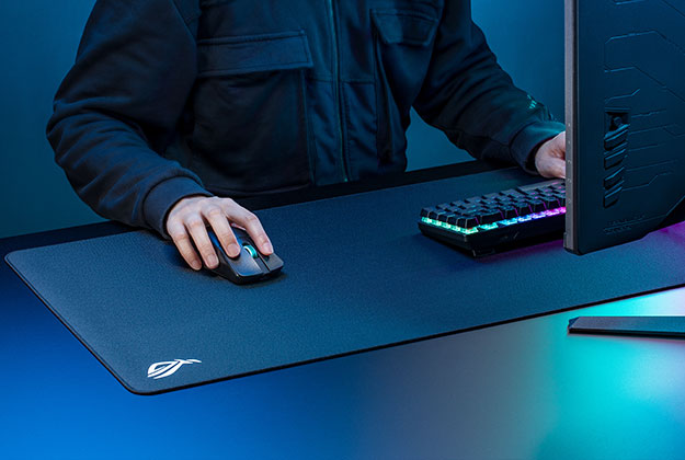 A person gaming using the ROG Hone Ace XXL