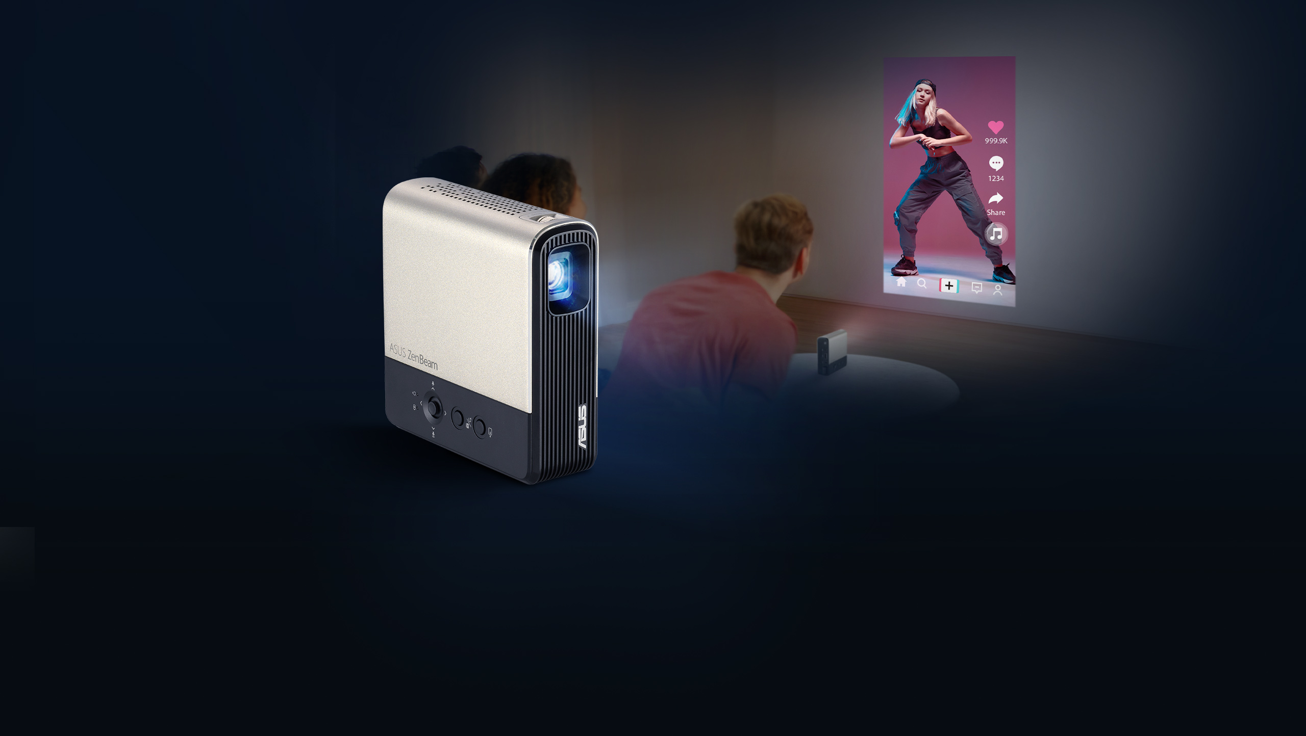Der ASUS ZenBeam E2 ist ein kompakter kabelloser Mini-Beamer mit Auto-Portrait-Modus für die vertikale Darstellung von Social Media-Inhalten