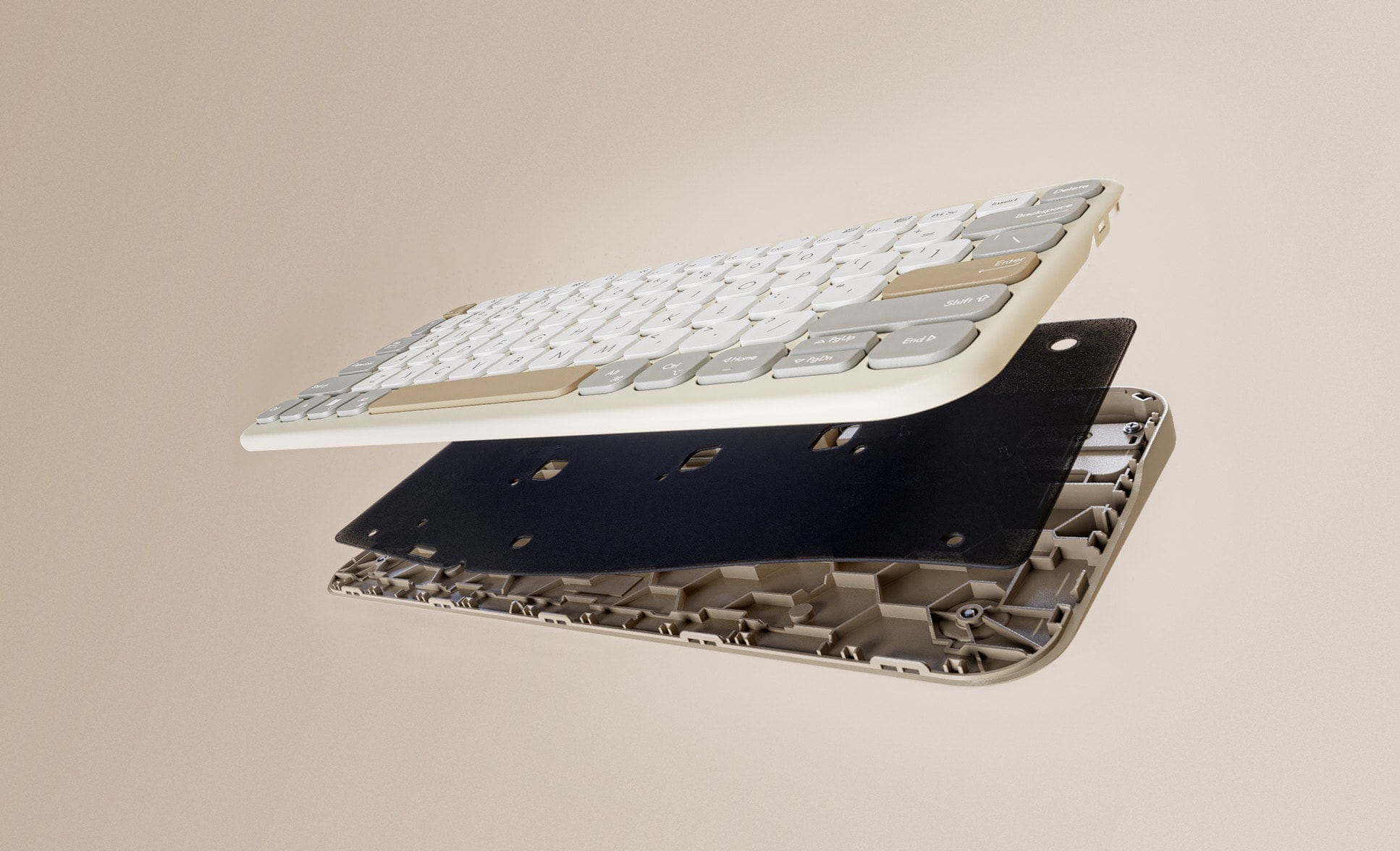 ASUS Marshmallow無線鍵盤的分解圖影片呈現為鍵盤提供低噪音設計的靜音泡綿層。