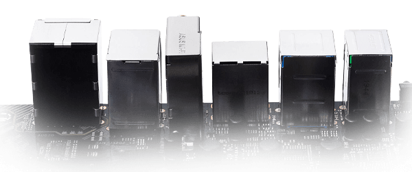 Painel de I/O traseiro em aço inoxidável resistente à corrosão.