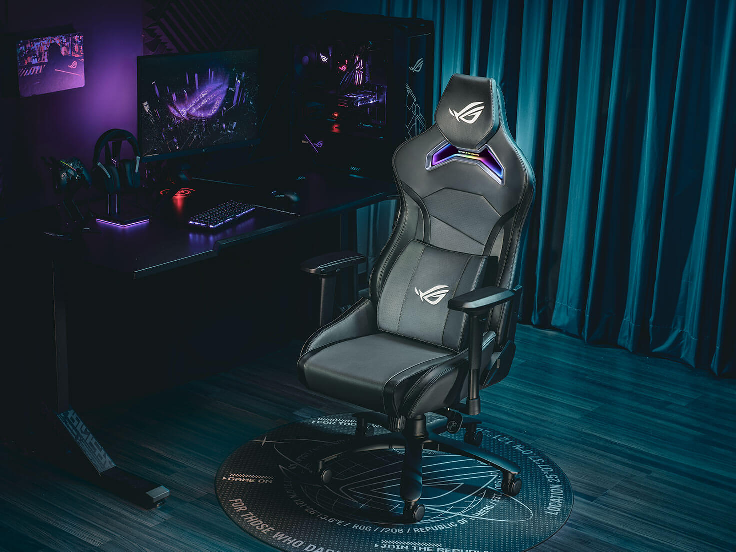 ROG Chariot X gaming-stoel vooraanzicht naar links in een game room omgeving