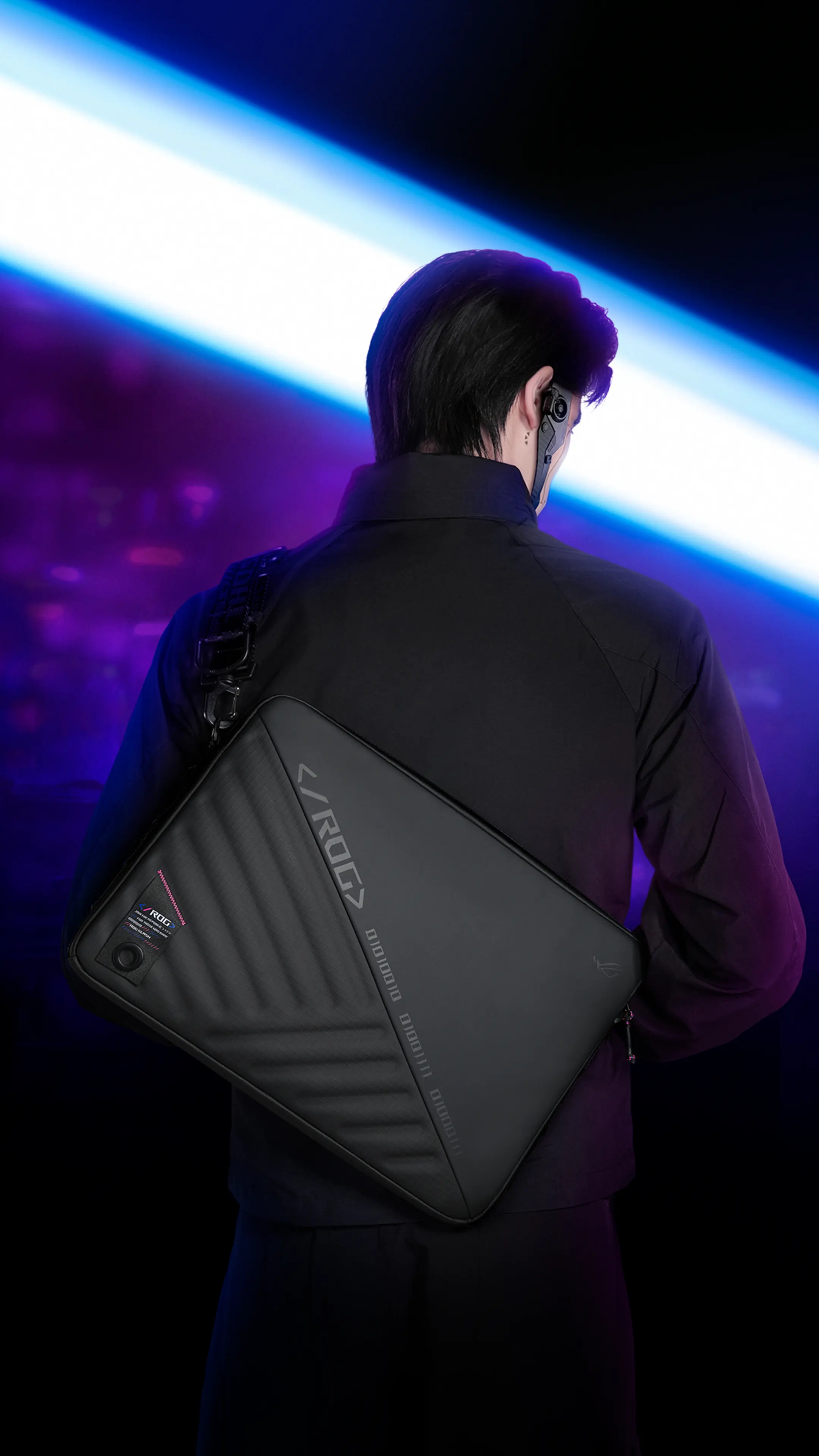 a man wearning a ROG SLASH Sleeve 4.0
