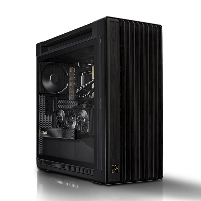 Una caja E-ATX de sobremesa ProArt PA602 Wood Edition se encuentra en un ligero ángulo, sus componentes son visibles a través del panel lateral de cristal.