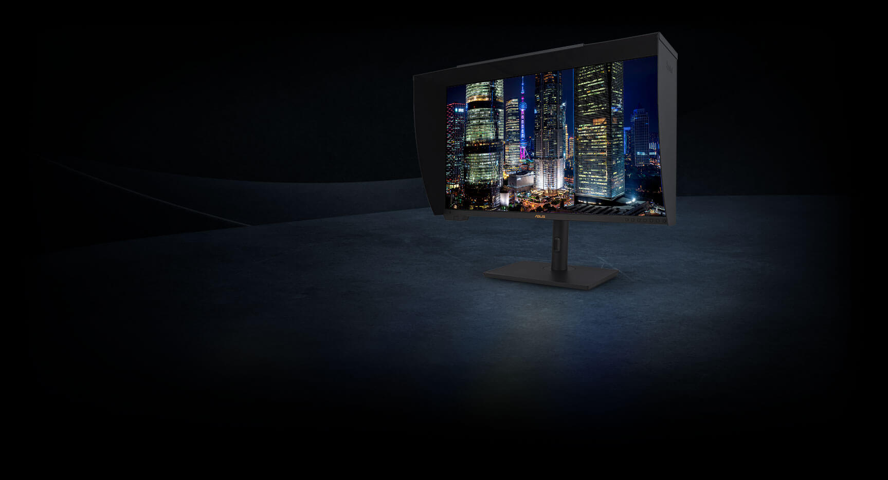 Éjszakai városi látkép egy ProArt Display PA32UCXR képernyőjén