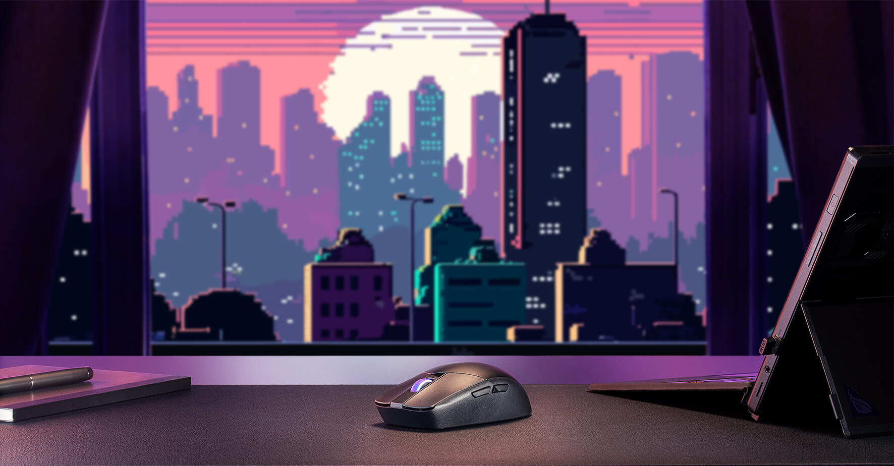 Die ROG Strix Impact III Wireless auf einem Tisch vor dem Hintergrund einer rosafarbenen Stadtsilhouette
