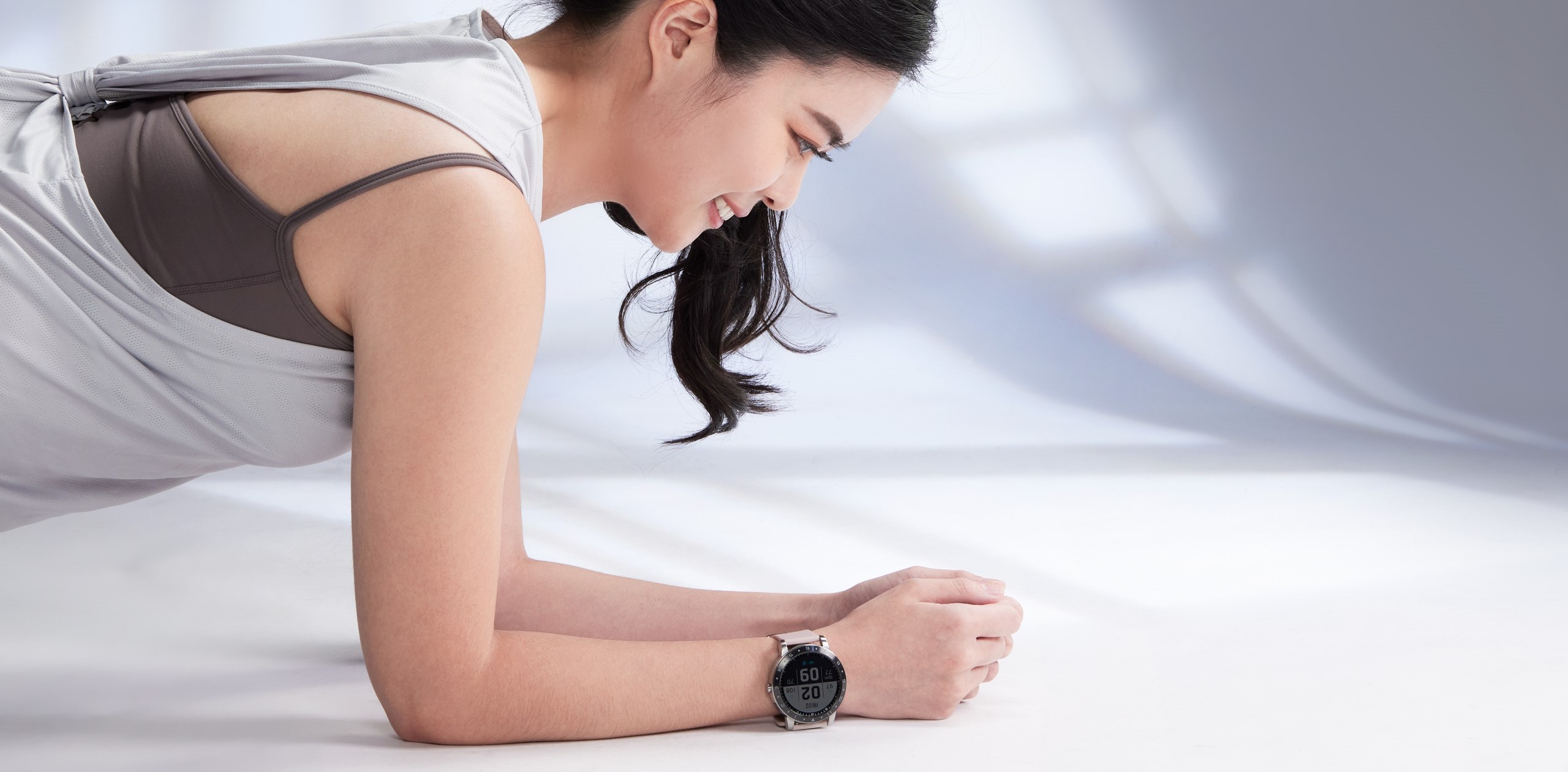 Silikonový náramek k hodinkám ASUS VivoWatch v provedení Pink Grey představuje eleganci.