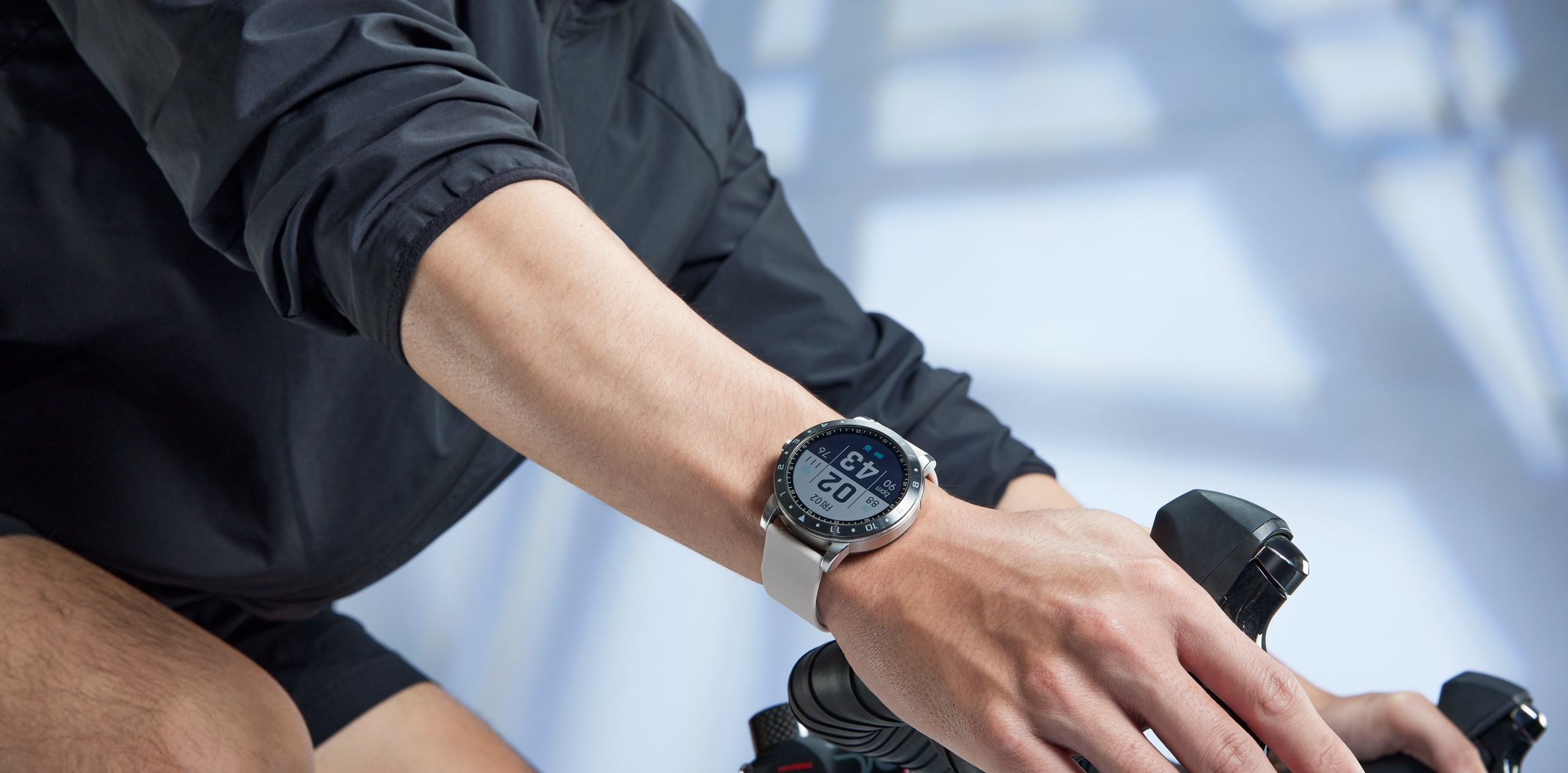 Silikonový náramek k hodinkám ASUS VivoWatch v provedení Cool Grey ukazuje vaši vnitřní čistotu.