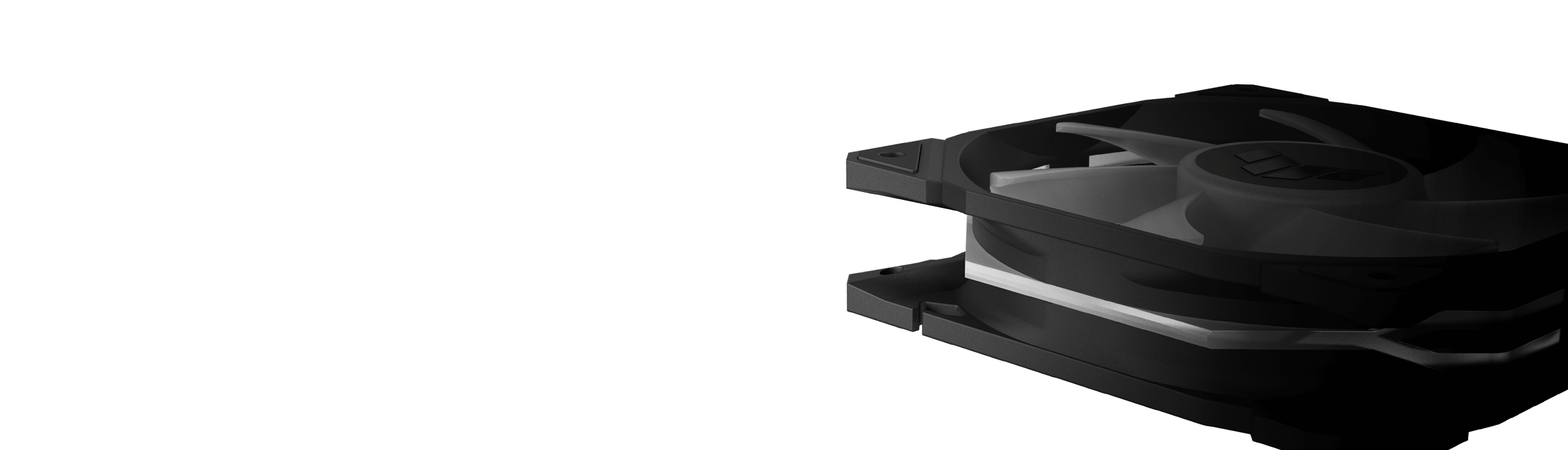 extra dik 28 mm ventilatorframe van de ASUS TUF Gaming TR120 ARGB ventilator vergeleken met ander 25 mm ventilatorframe