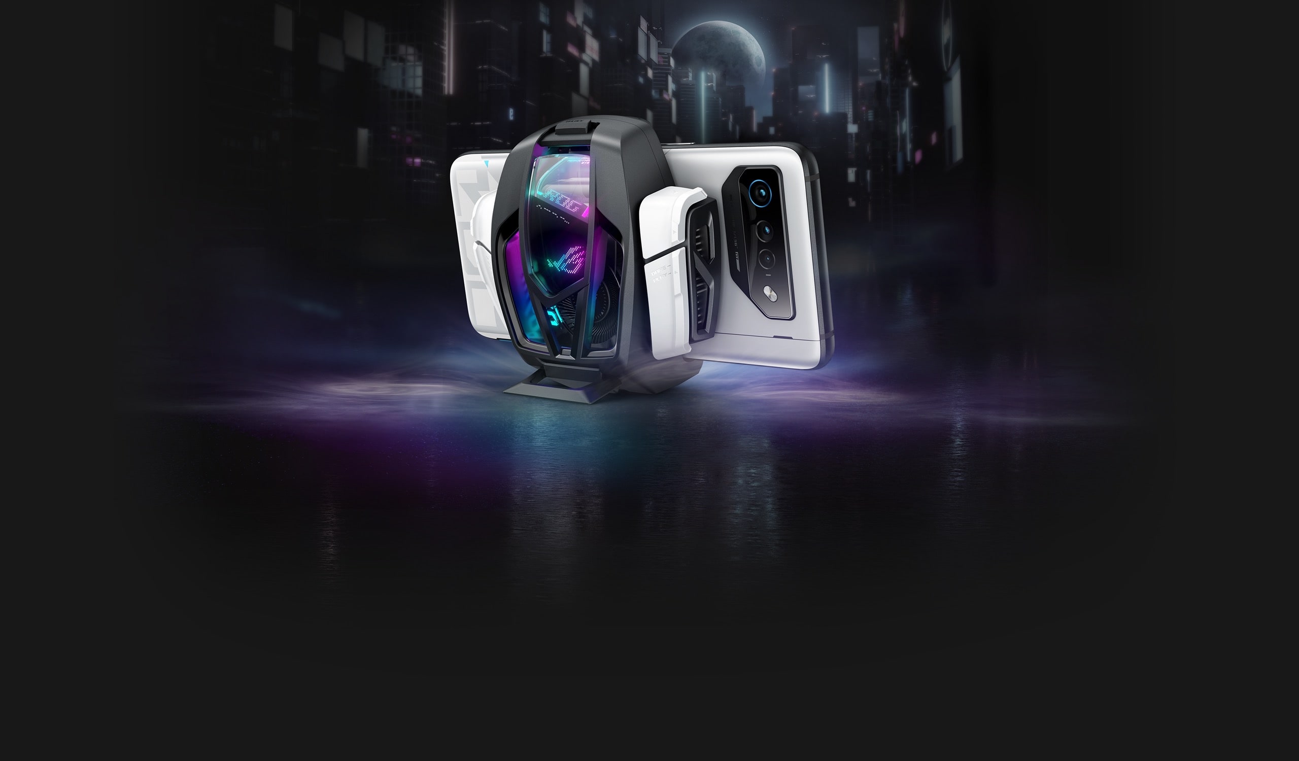 ROG AeroActive Cooler 7 en ROG Phone 7 met een cyberpunk stad als achtergrond.