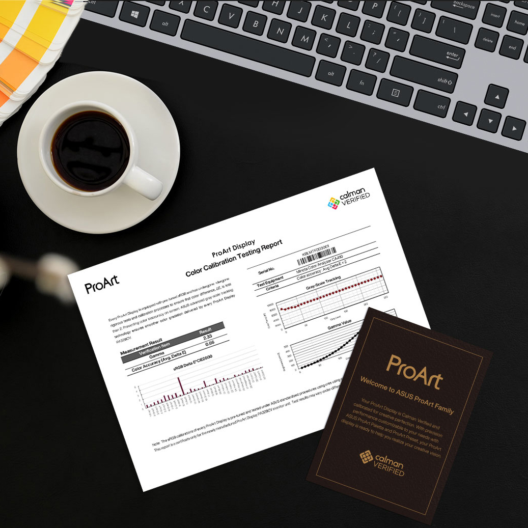 ProArt 顯示器的色彩校準測試報告放在創作者的桌上