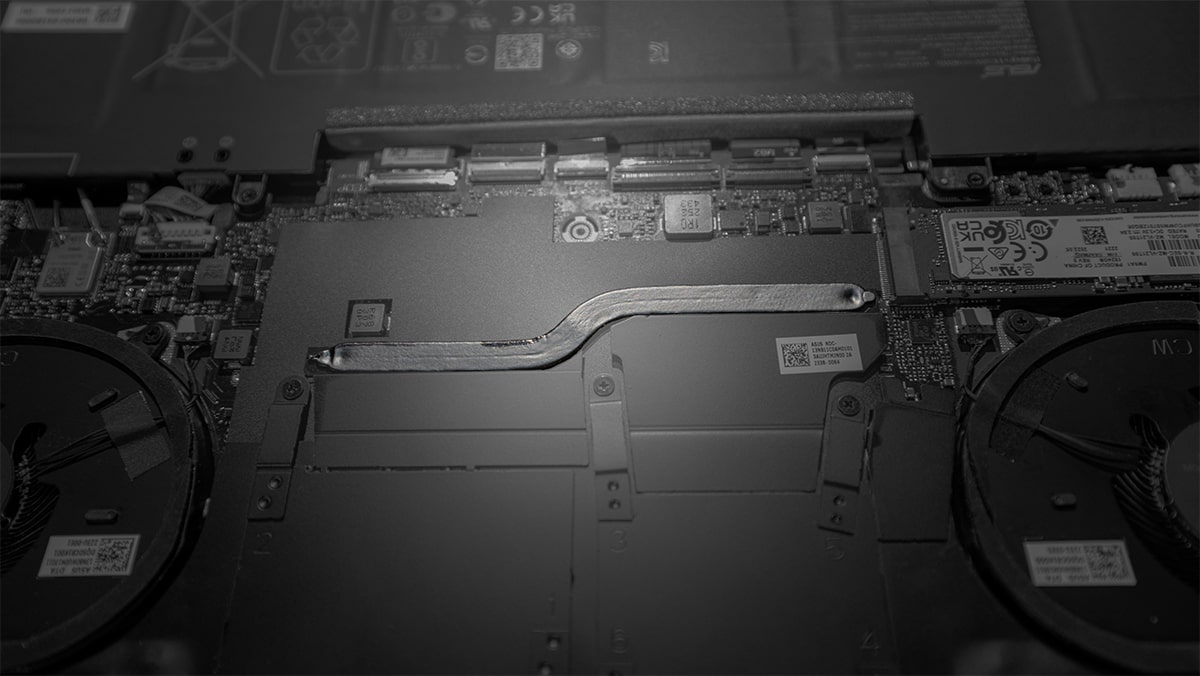 A heat pipe (in color and highlighted) in the IceCool Technology laptop cooling solution in Zenbook Pro 16X OLED