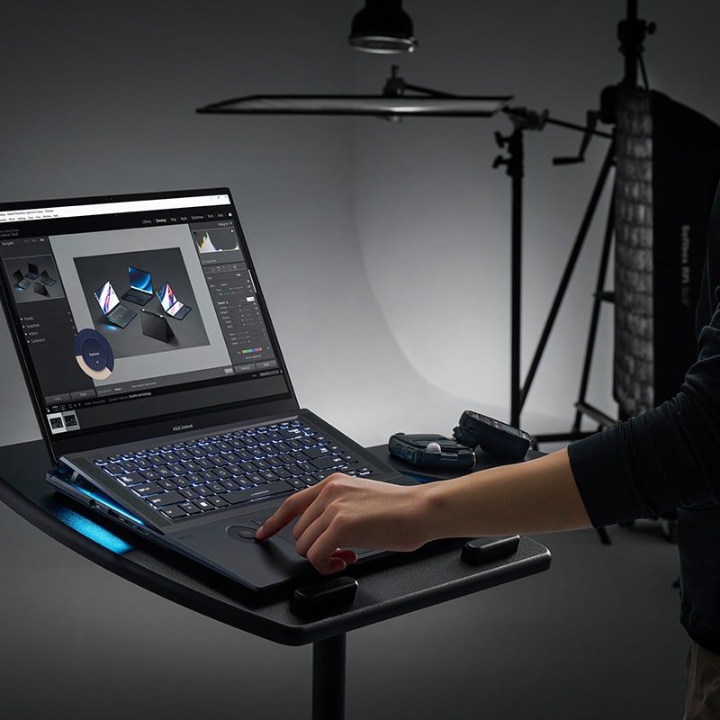 a professional photographer using the Zenbook Pro 16X OLED with ASUS Supernova SoM Design to edit photos on the spot in the studio