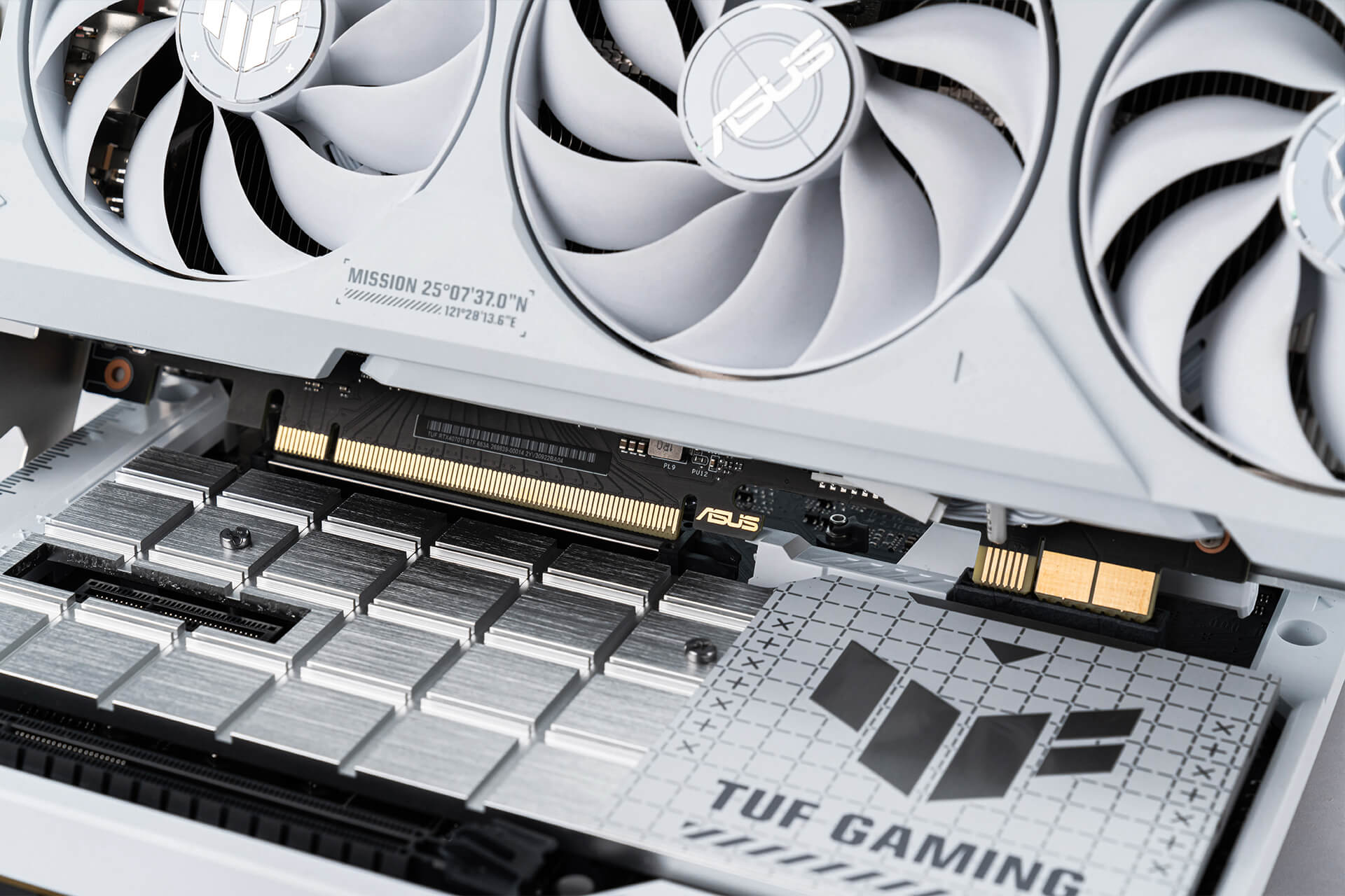 A close shot of the TUF Gaming GeForce RTX™ 4070 Ti SUPER BTF White Edition shows the gold-finger for power supply.