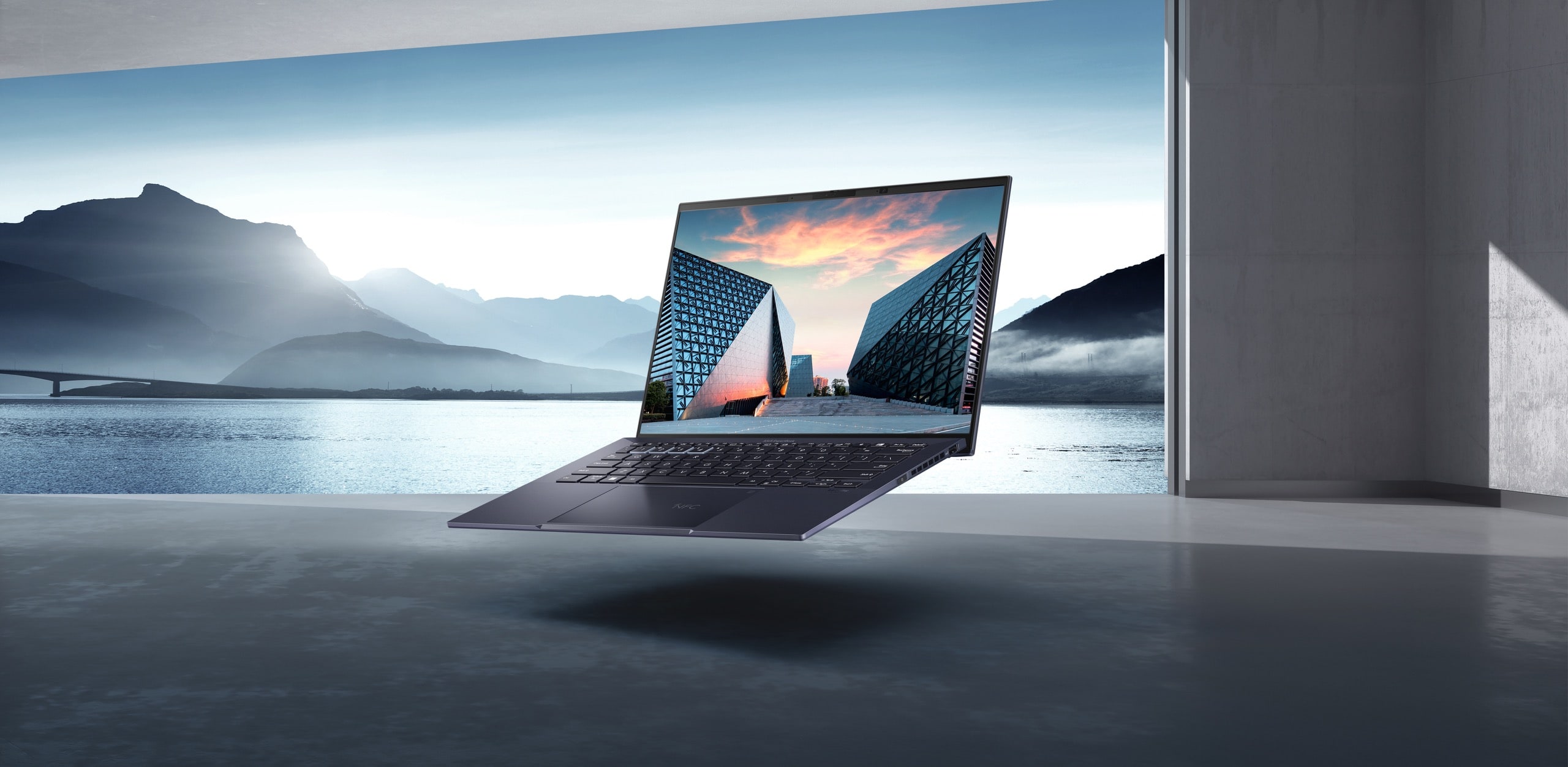   一台 ExpertBook B9 OLED漂浮在湖光山色中，呈現其輕盈特點；筆電螢幕為現代化藝術建築。