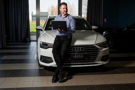 R. Teniss, head of car dealer Elite Cars with Expertbook B9 OLED