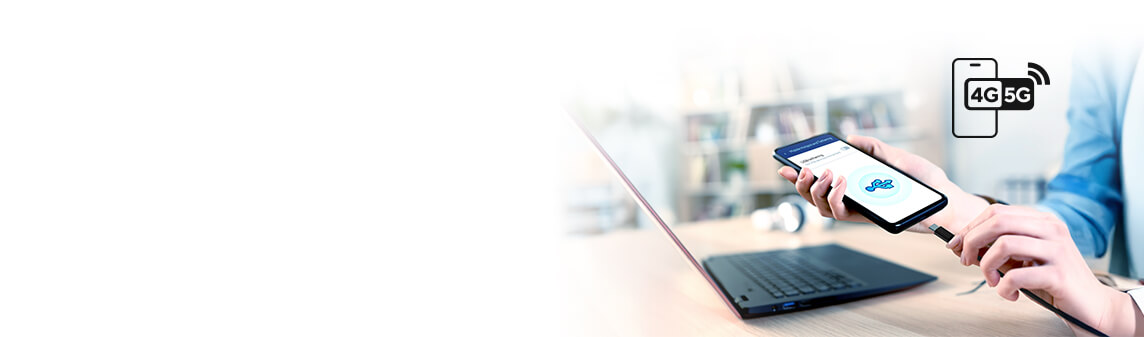 Une main connectant un téléphone portable à un routeur avec une icône Mobile Tethering.