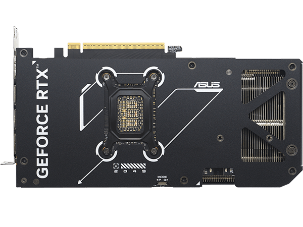 Vista em close da placa traseira protetora de uma placa de vídeo GeForce RTX.