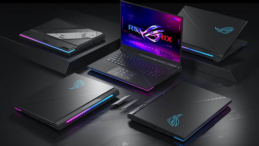 Групповое фото стоящих на столе ноутбуков ROG Strix SCAR 16 и 18.