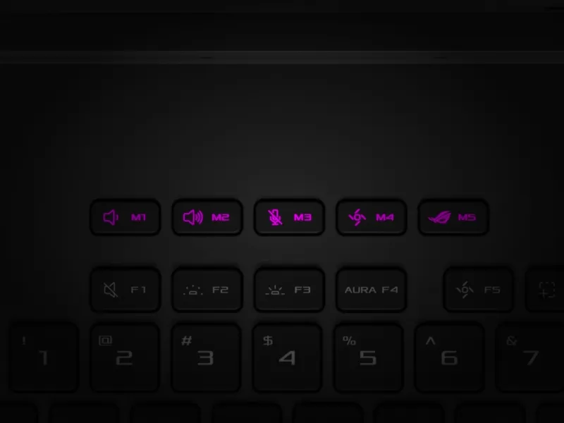 Gros plan sur le design des touches de raccourci ROG sur le clavier de l'ordinateur portable SCAR.