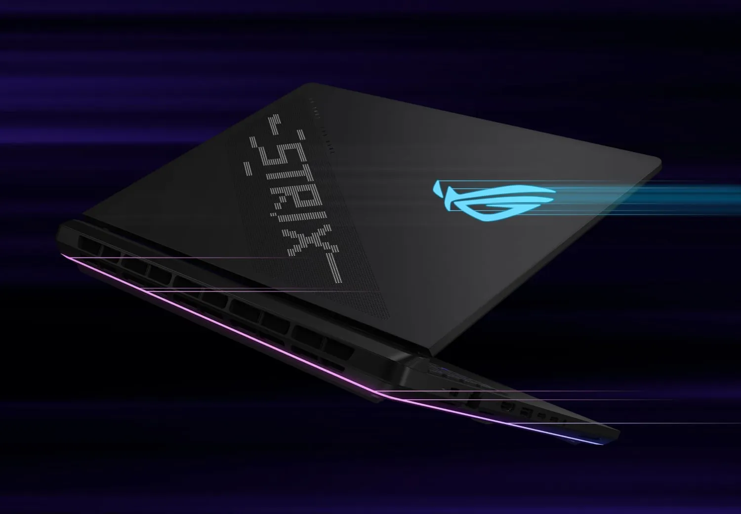 Un ordinateur portable ROG Strix avec le couvercle partiellement ouvert.