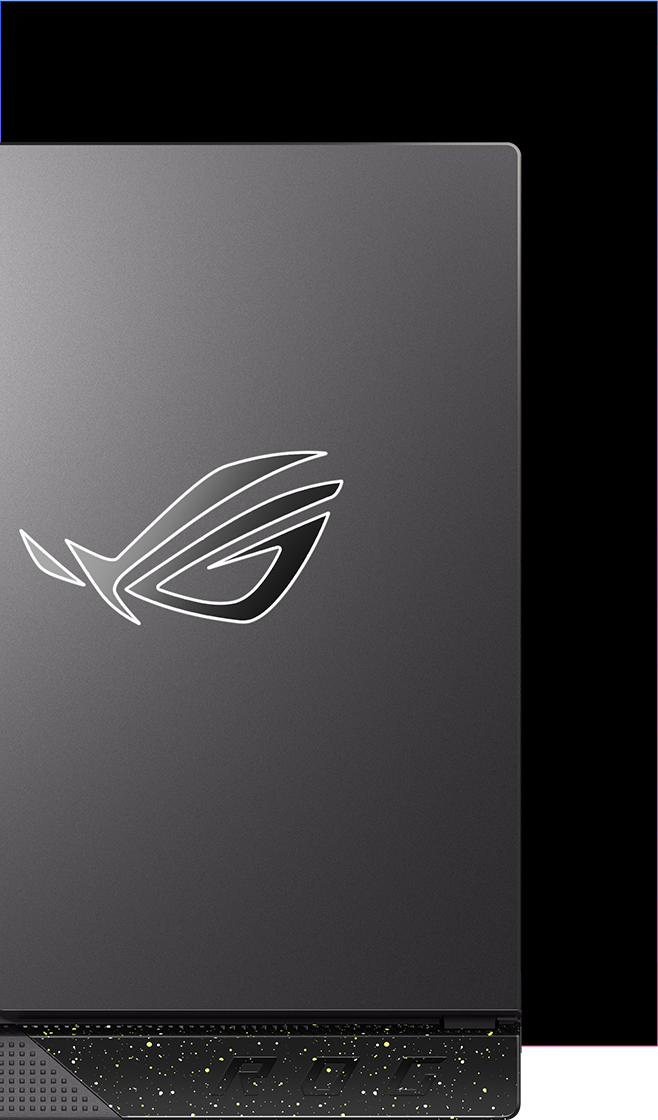 Gros plan sur le couvercle du Strix G17, avec l'accent mis sur le logo ROG Fearless Eye.