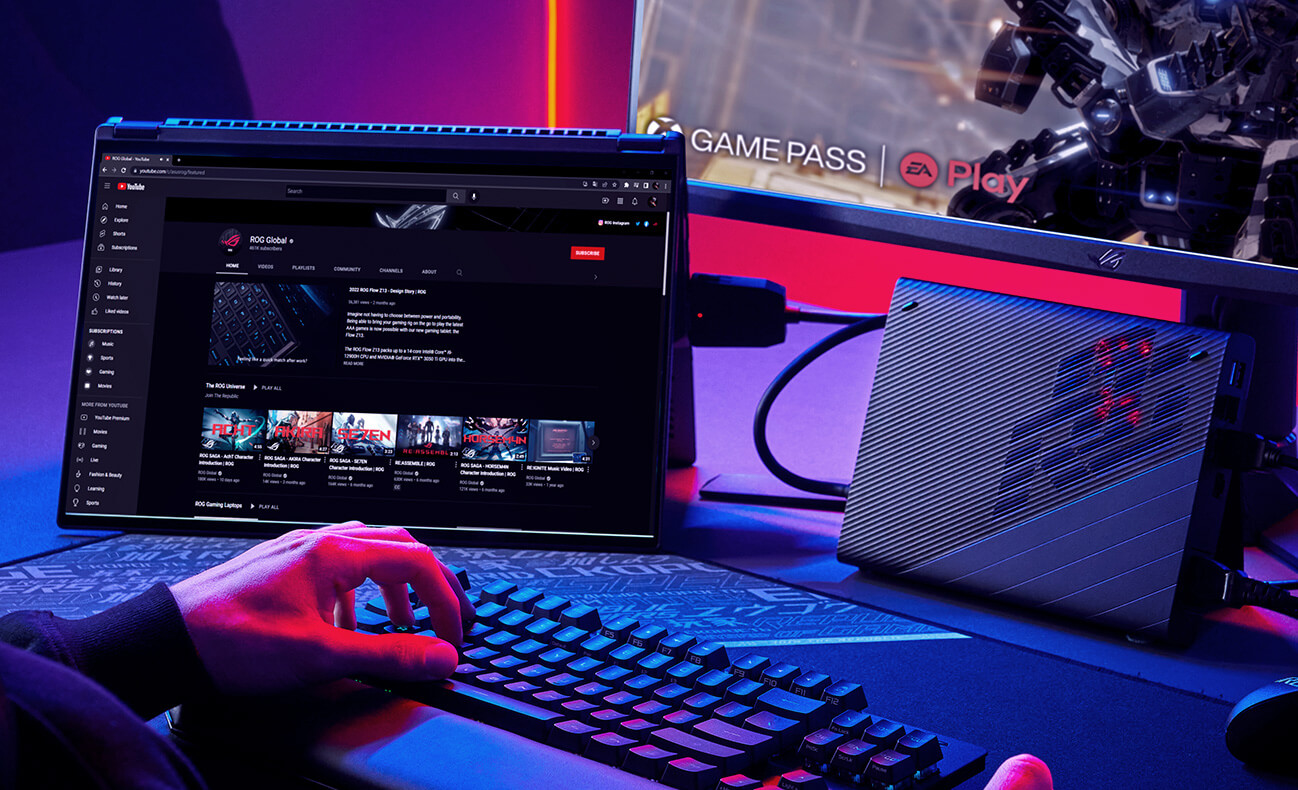 L'ordinateur portable ROG Flow X16 en mode tente, posé sur un bureau et branché sur le GPU externe XG mobile.