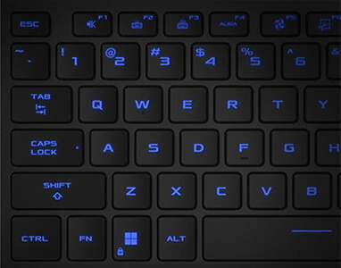 Uma aproximação do teclado de um portátil com legendas azuis.