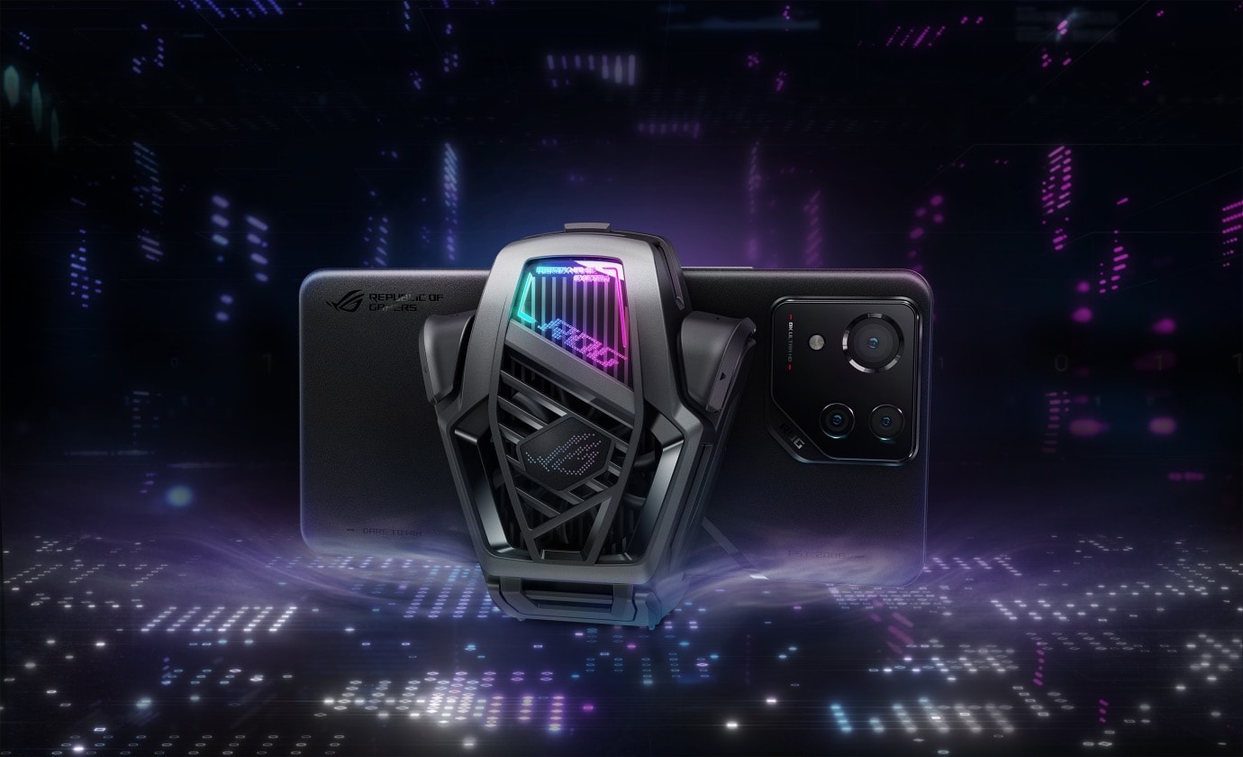 Кулер AeroActive Cooler X со смартфоном ROG Phone 8 Pro показан сбоку спереди.