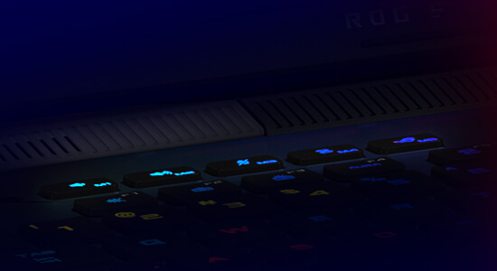 Detailní pohled na provedení klávesových zkratek ROG na klávesnici notebooku SCAR 16.