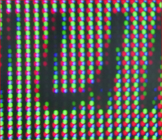 De subpixel lay-out van andere OLED-schermen geeft tekst vaak met kleurvervaging weer