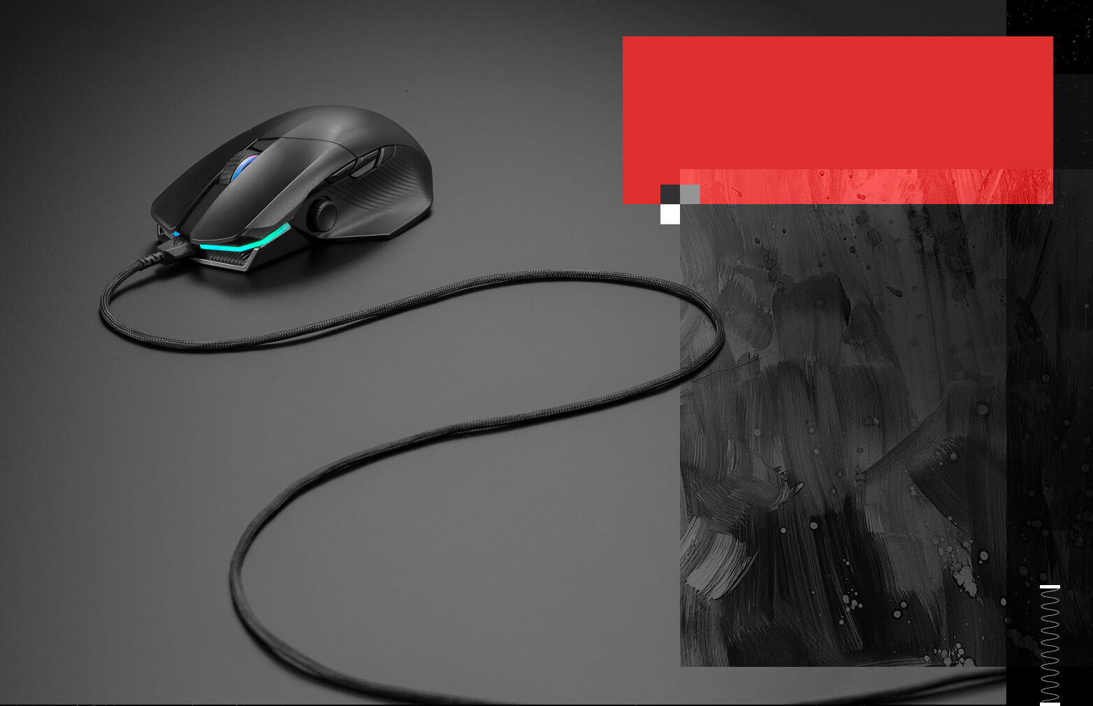 Een foto van de muis in bekabelde modus met z'n flexibele kabel.
