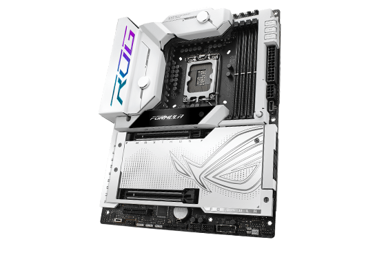 Widok z przodu pod kątem – ROG MAXIMUS Z790 FORMULA