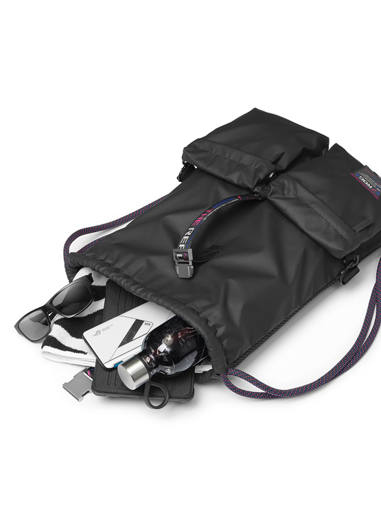 Show what the bag can put in.