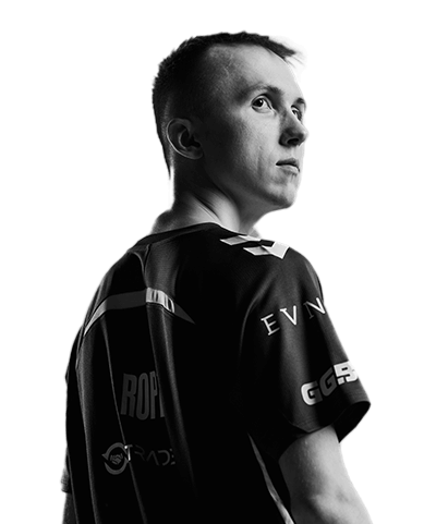 a side shot of the VALORANT pro Ropz